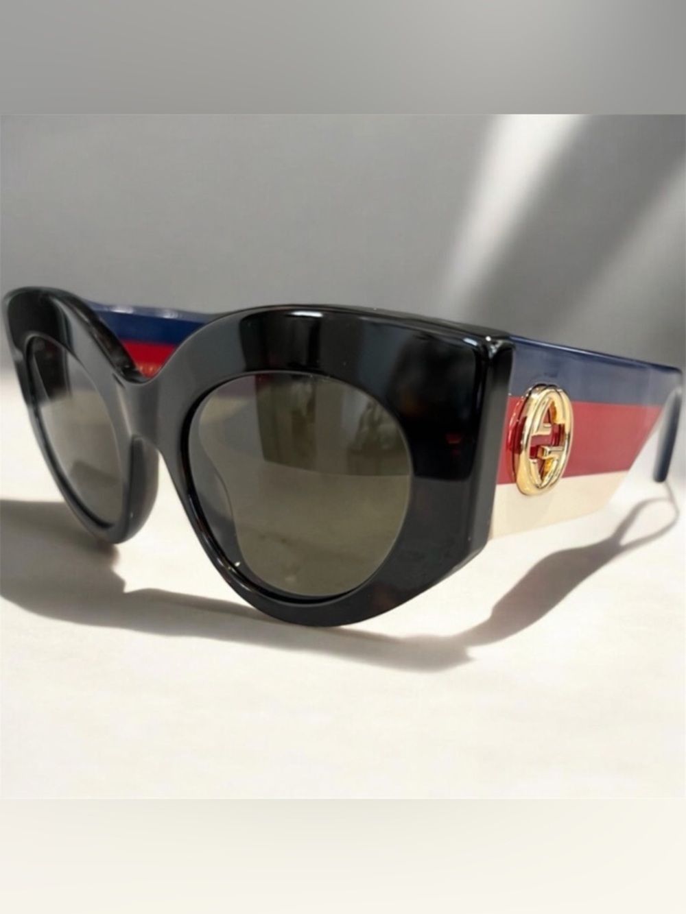 Gucci Black Cat-Eye Sunglasses with Navy and Red Striped Temples - Picture 3 of 10